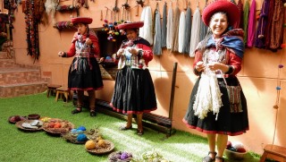 On the Spiritual Tour we visit Andean weavers to learn about their craft. 