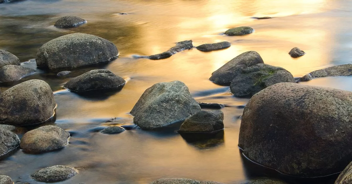 The Quality of Water (Verse 8) Tao Te Ching Verse 8 teaches us to navigate life’s obstacles without friction by embracing the effortless, nourishing quality of water.